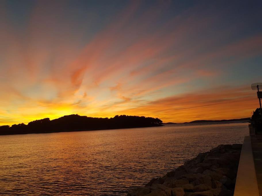 Captain'S Lodge ตรีบูนย์ ภายนอก รูปภาพ